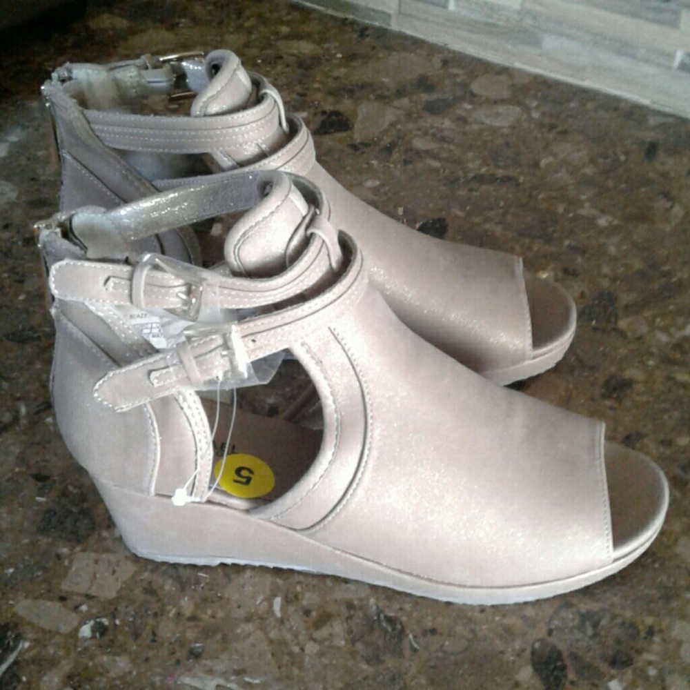 NEW MICHAEL MICHAEL KORS WEDGES